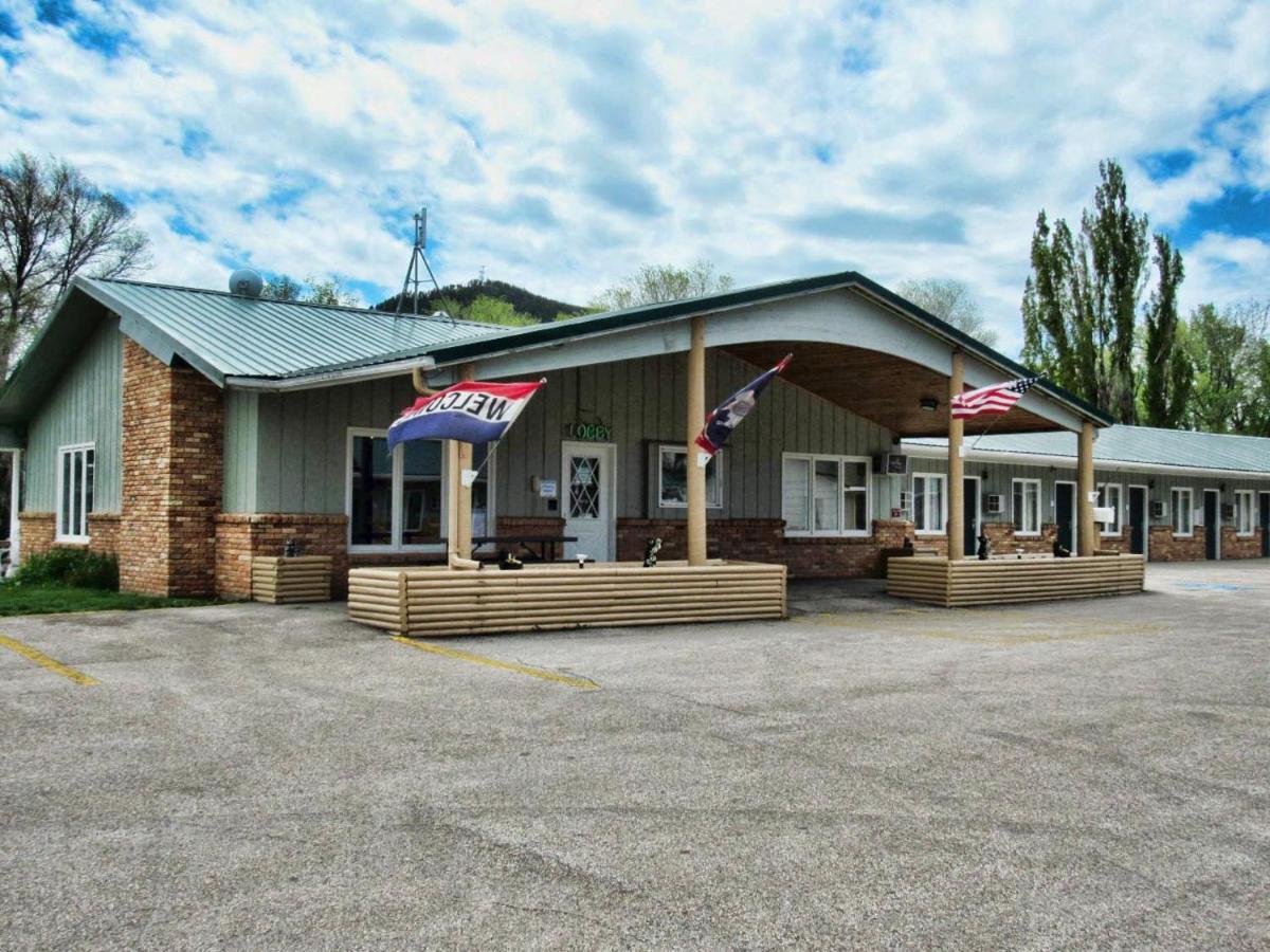 Deer Lodge Motel 선댄스 외부 사진