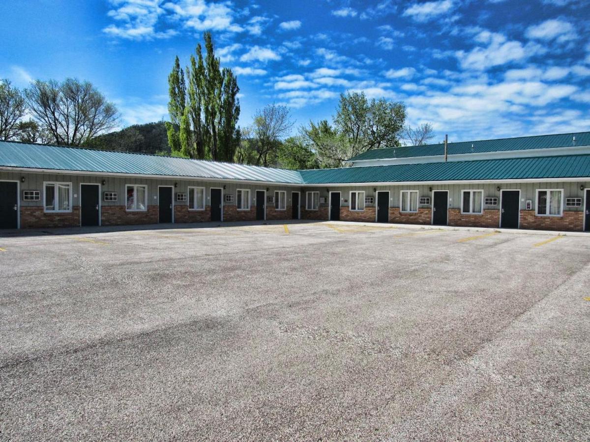 Deer Lodge Motel 선댄스 외부 사진