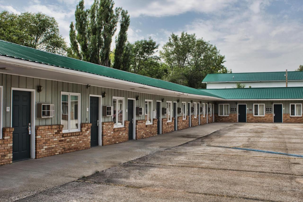 Deer Lodge Motel 선댄스 외부 사진