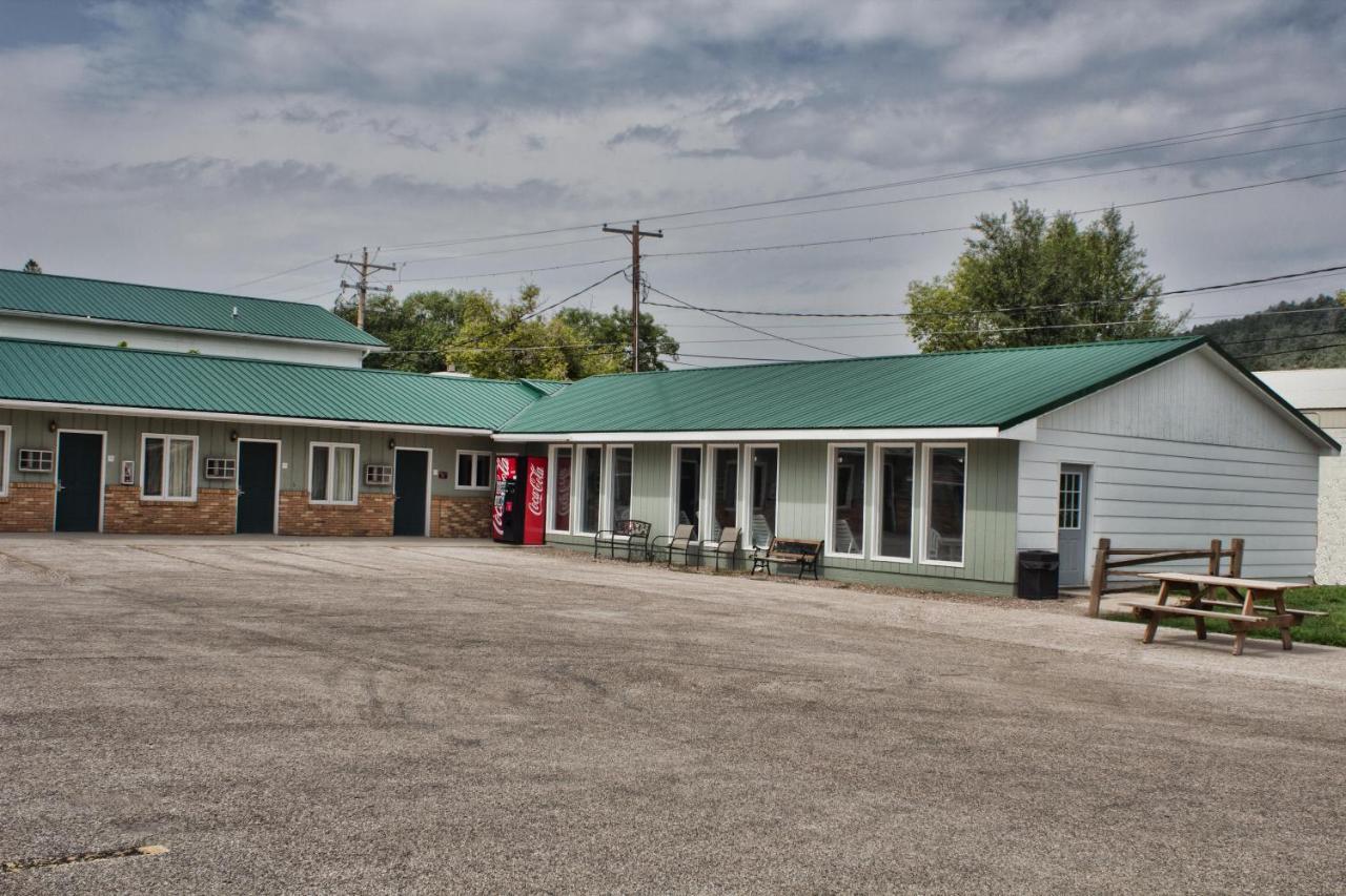 Deer Lodge Motel 선댄스 외부 사진