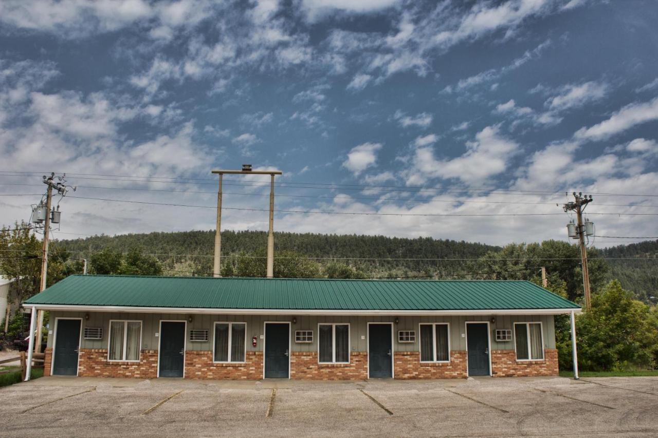 Deer Lodge Motel 선댄스 외부 사진