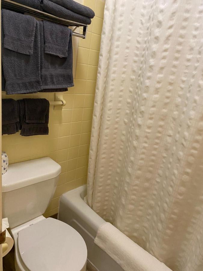 Deer Lodge Motel 선댄스 외부 사진