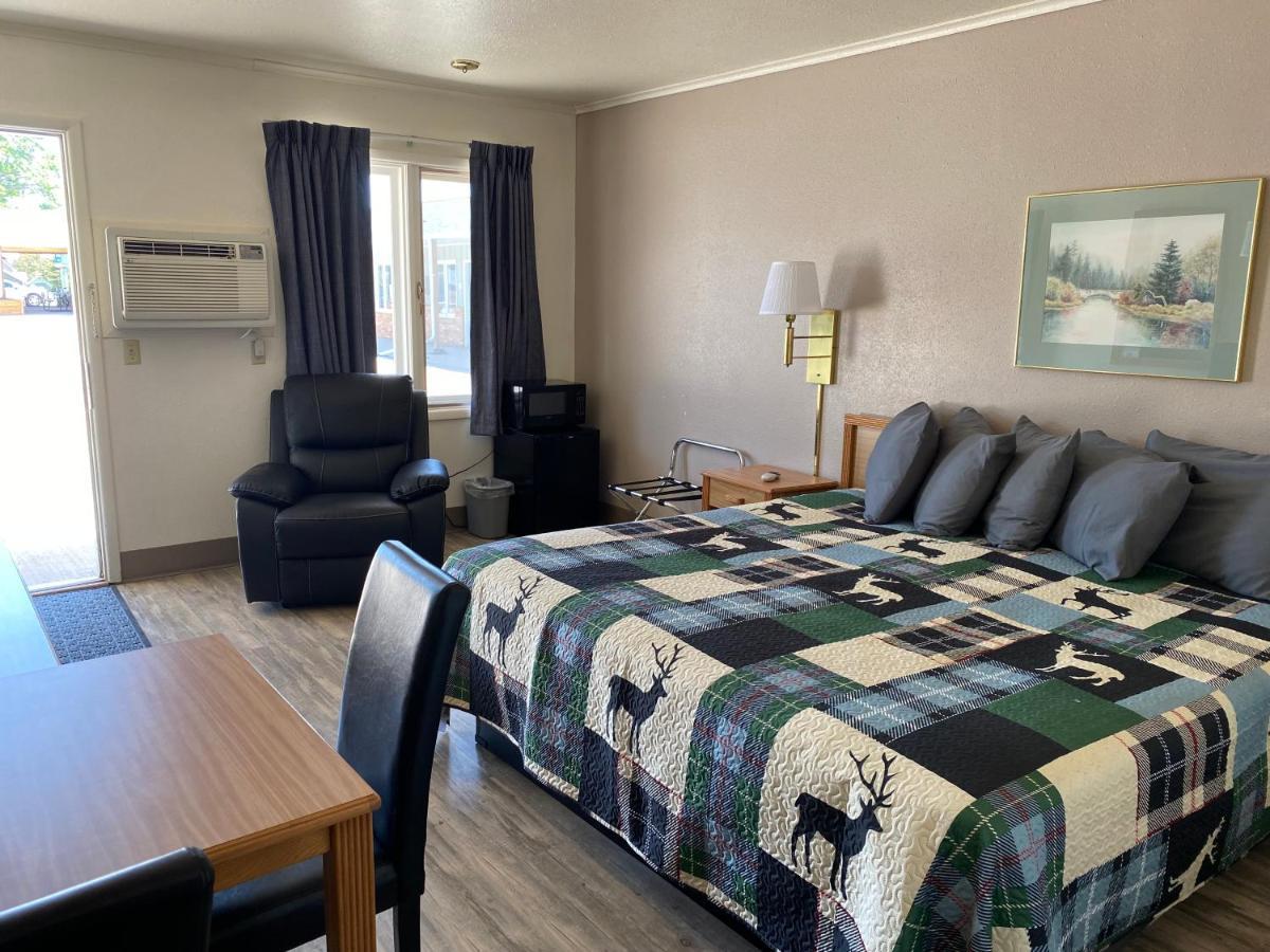 Deer Lodge Motel 선댄스 외부 사진