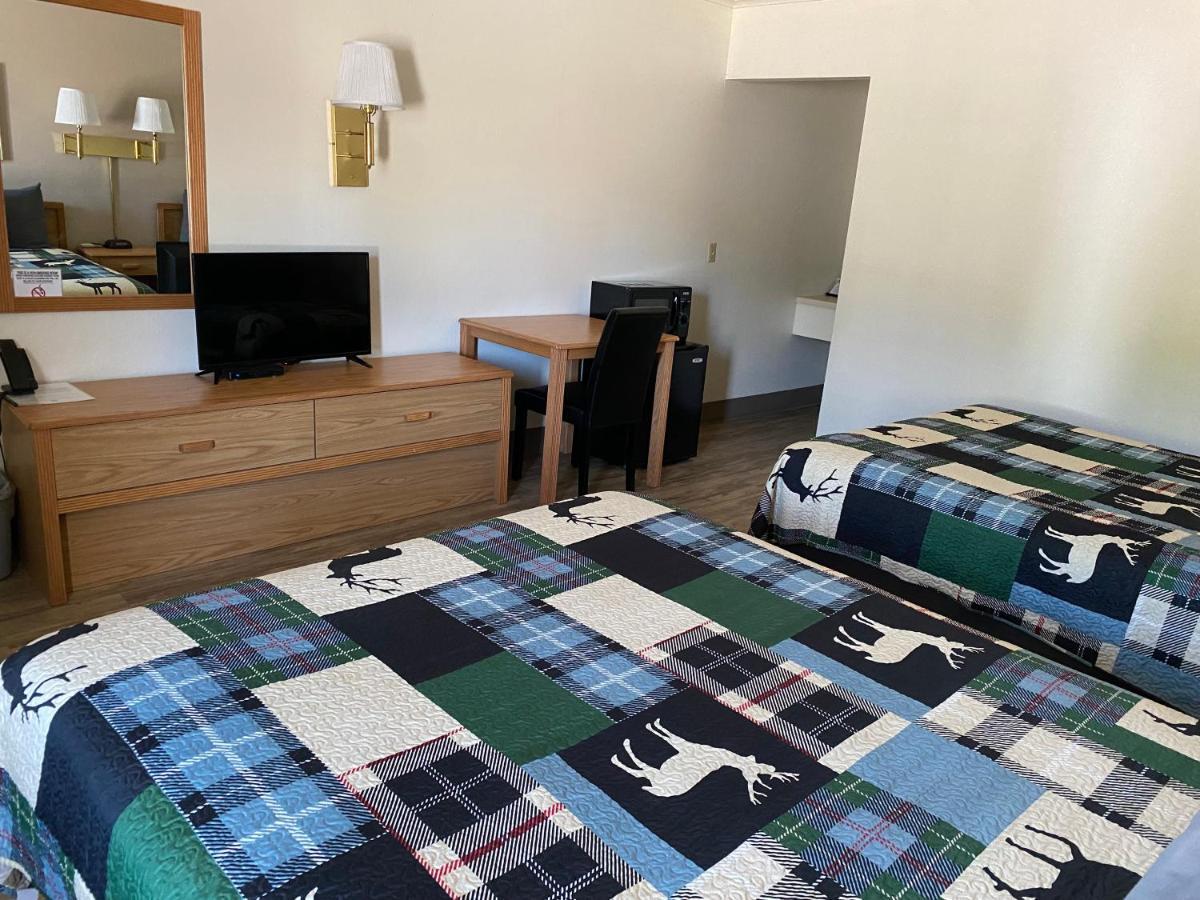 Deer Lodge Motel 선댄스 외부 사진