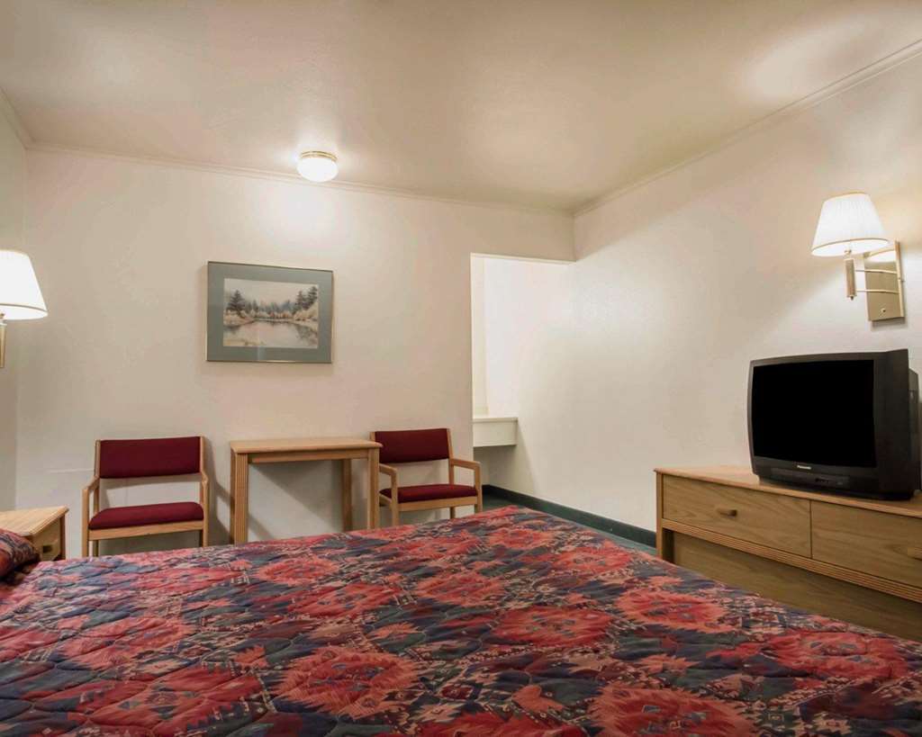 Deer Lodge Motel 선댄스 객실 사진