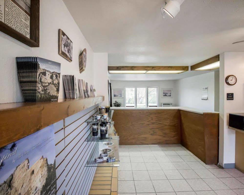 Deer Lodge Motel 선댄스 외부 사진